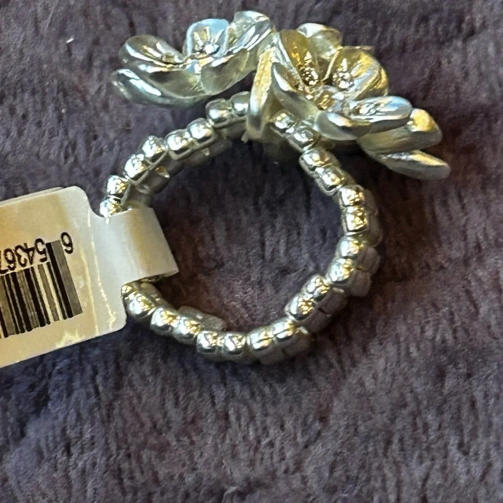 Flower ring - Picture 2 of 4